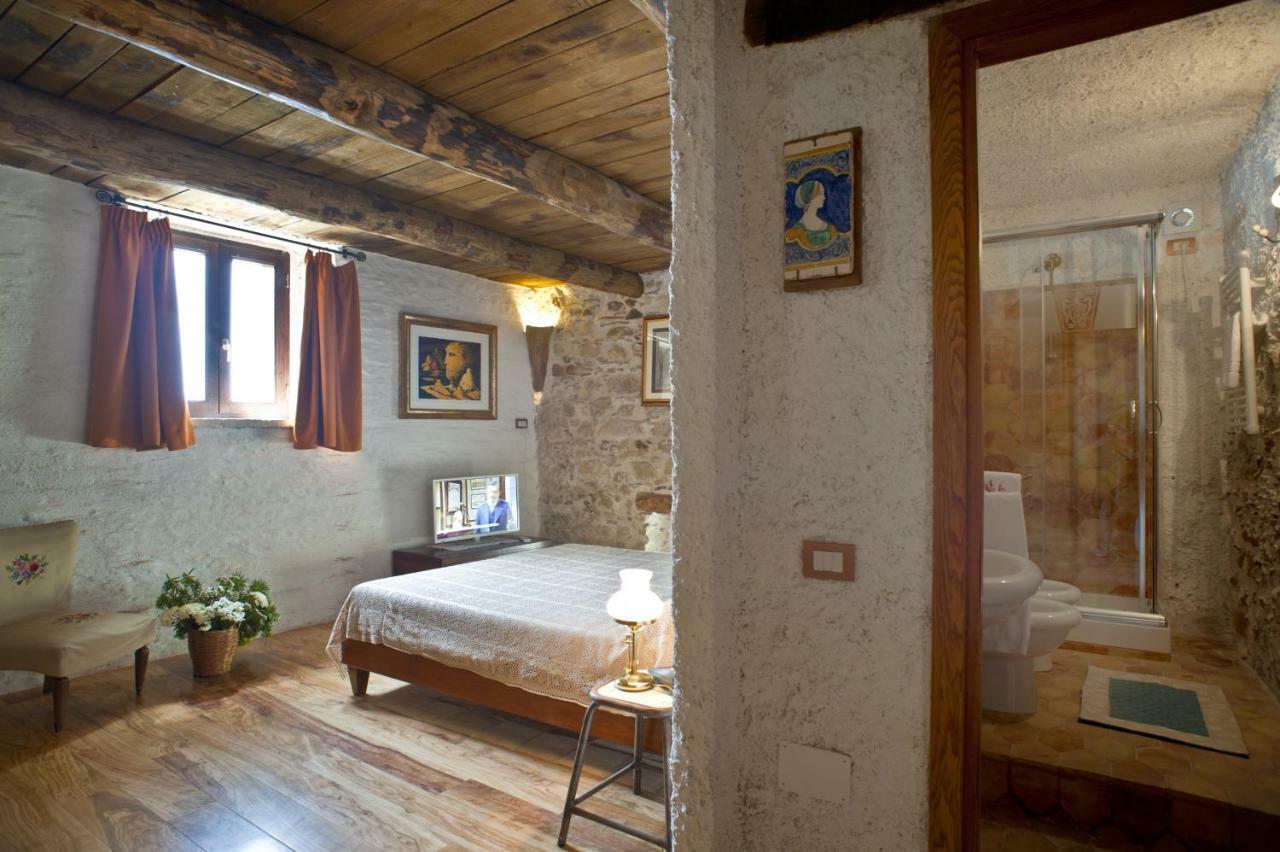 Residenza D'Epoca Borgodifiume Hotell Fiumefreddo Bruzio Exteriör bild